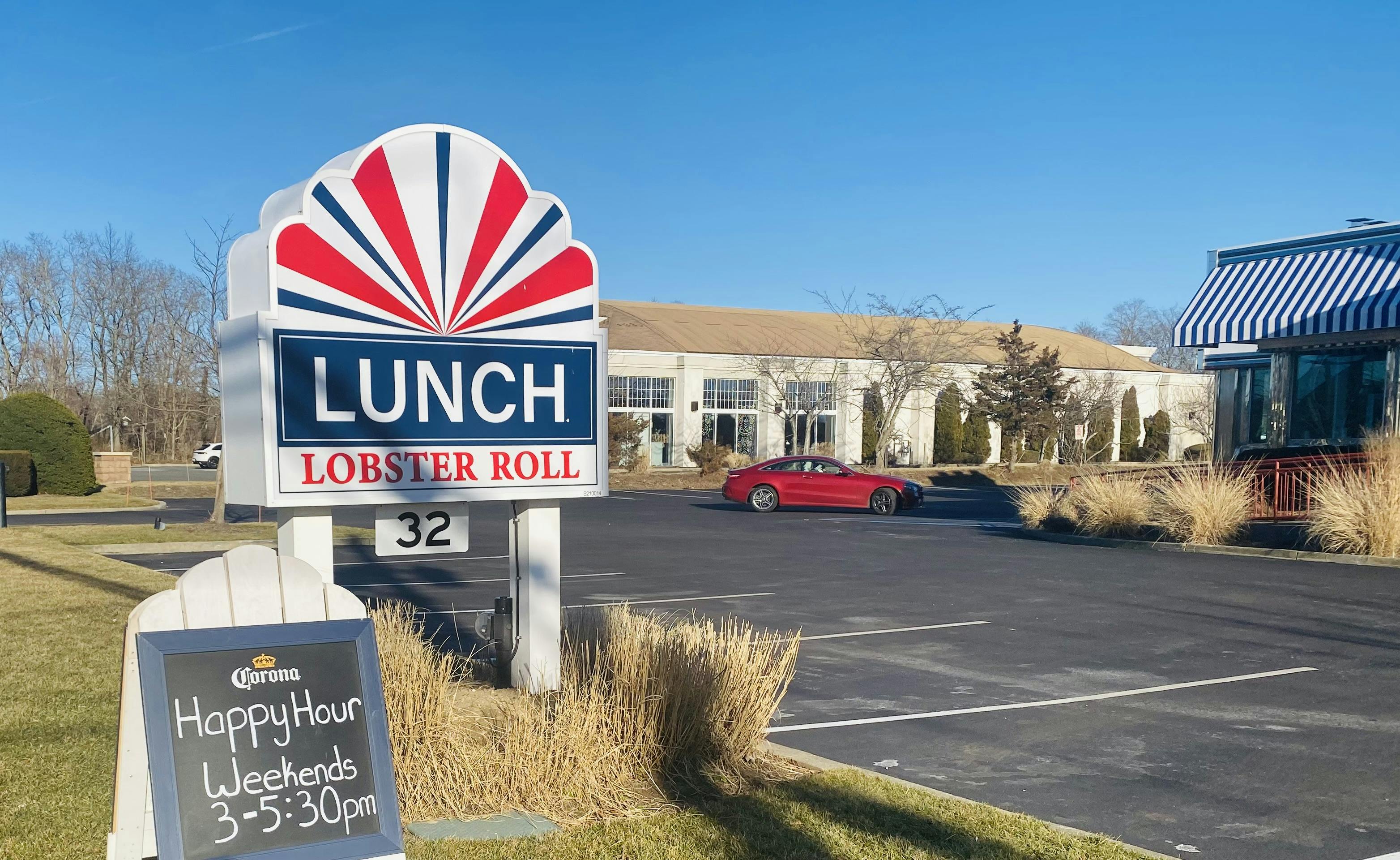 Lobster Roll Lunch Seafood Restaurant in Southampton, NY